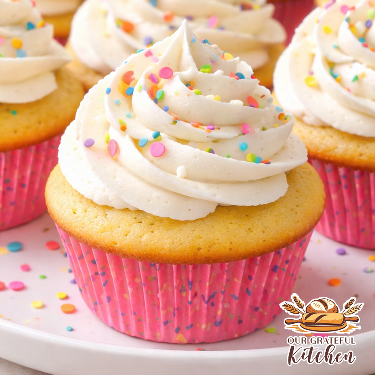 Moist Vanilla Cupcakes – Easy & Fluffy